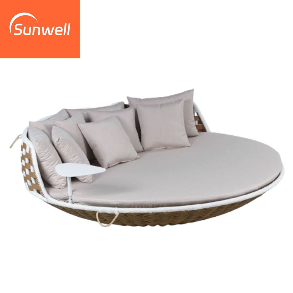 أريكة استرخاء خارجية جديدة من  - مراجعة Outdoor Daybed Furniture وسعره